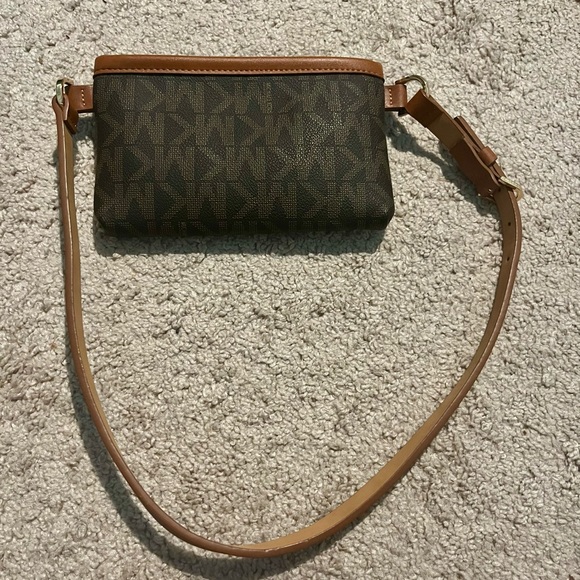 NWOT Micheal Kors Mini Belt Bag 👝 - Picture 2 of 3